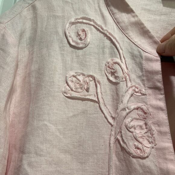 Per Una  Marks and Spencer Linen Raised Flowers Blouse Heart Shaped Buttons - Picture 3 of 11